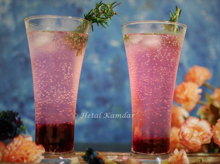 blueberry-cooler-with-fresh-rosemary