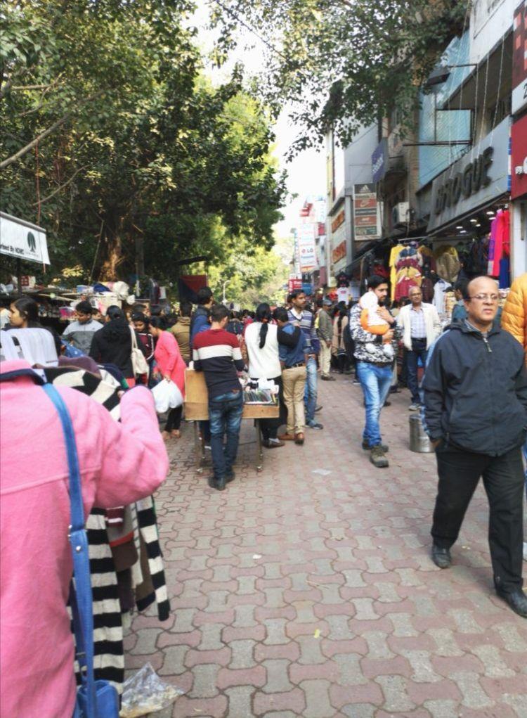 Street and people at Sarojini Market, Delhi