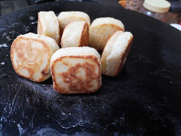 cooking Syrniki squares on cast iron tawa in butter, How to make Russian Pancakes, How to make Russian Cheese