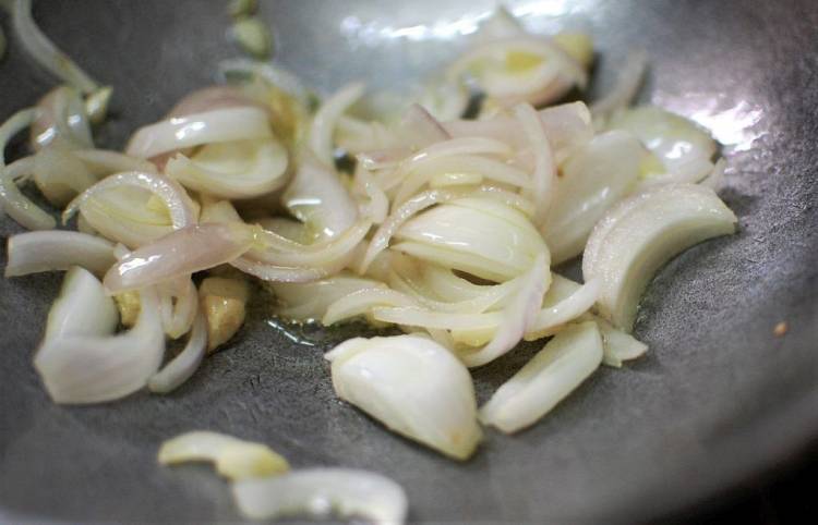 stir-onions italian-food