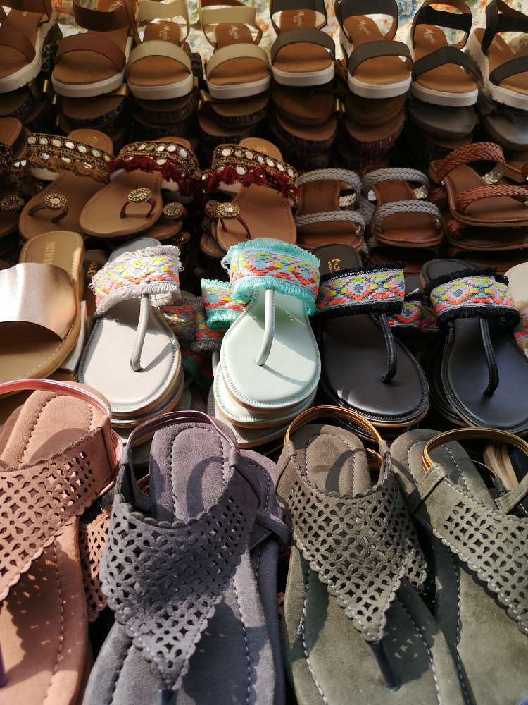 blog on Colaba Causeway Shopping Tips and Tricks, colorful chappals and sandals at colaba causeway