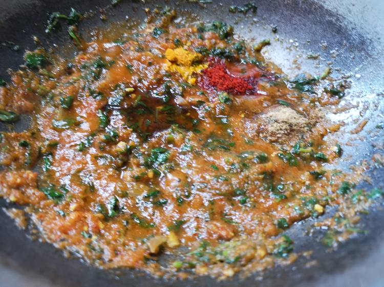 Adding turmeric powder, red chili powder and cumin powder in onion tomato gravy for methi paneer ,how to make Restaurant Style Paneer Recipe, how to make paneer methi malai 