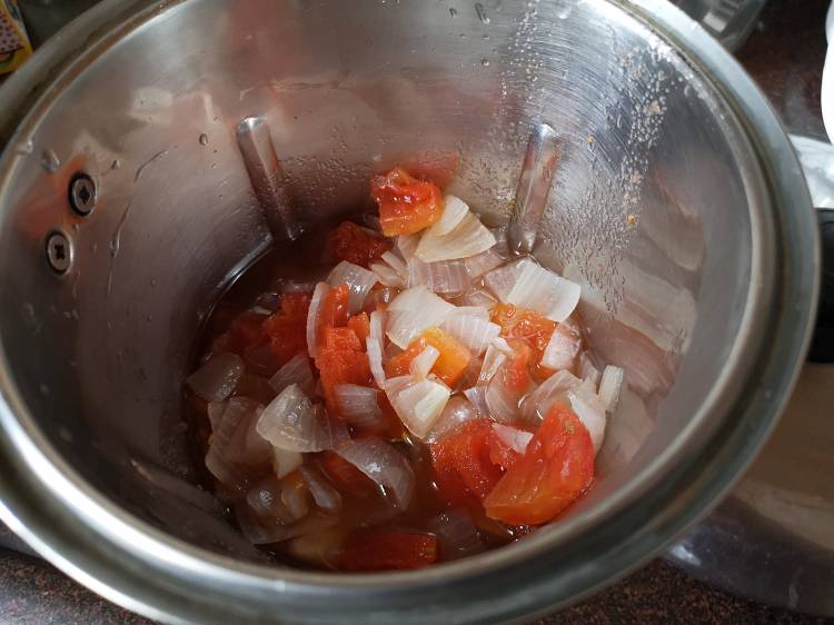 Puree onion tomato for Paneer Butter Masala Recipe