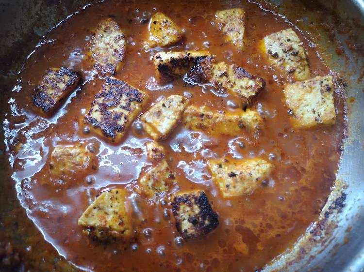marianted paneer cubes simmering in onion tomato gravy, how to make tawa paneer masala