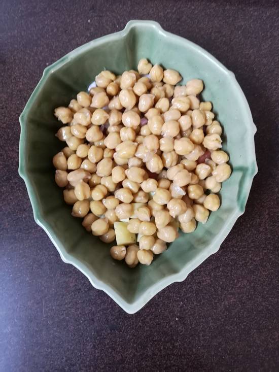 boiled chanas or white chickpeas 