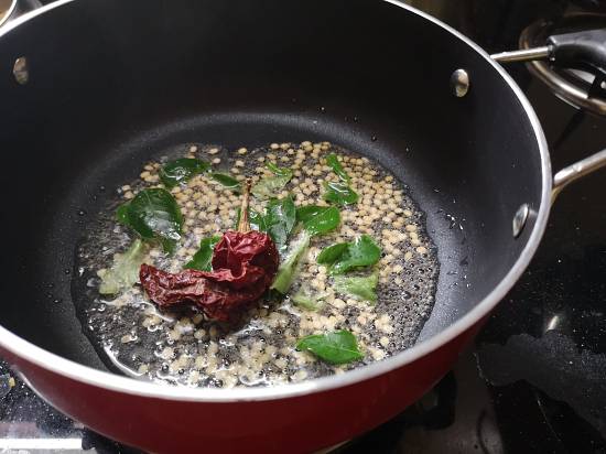 Adding curry leaves in vegan recipe 