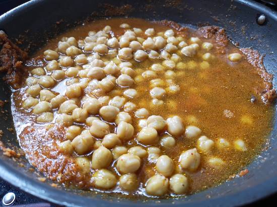 add cooked chickpeas to the chole gravy, punjabi chole recipe