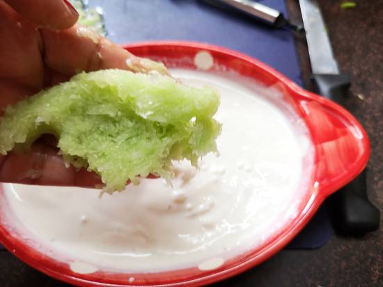 adding grated cucumber in yogurt for cucumber raita / Recipe of cucumber raita / how to make cucumber raita