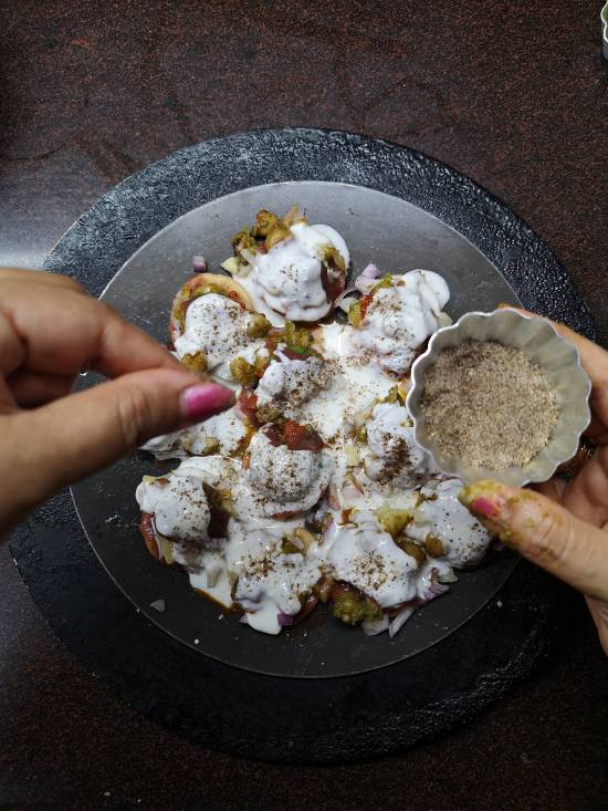 Delhi Papdi Chaat Recipe,sprinkle chaat masala for papdi chaat recipe