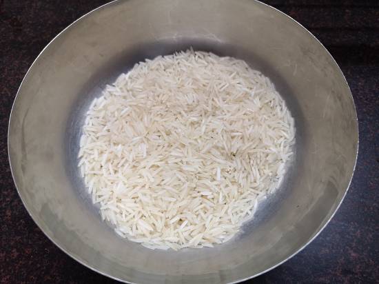 soaking rice for Doodh Pak recipe