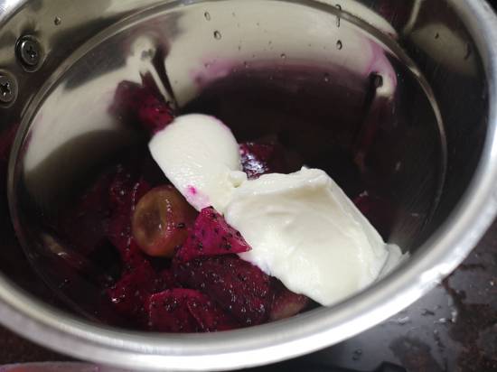 adding yogurt in Dragon Fruit Smoothie / recipe of dragon fruit smoothie