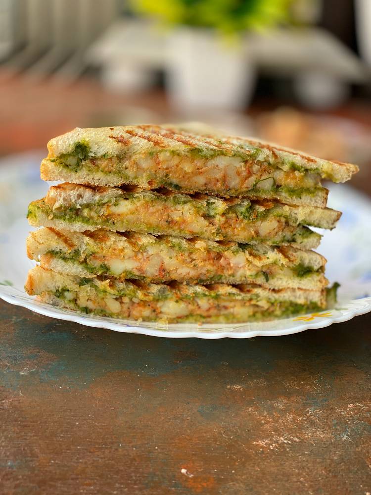 how to make Grilled Potato Sandwich Recipe, stack of sliced Aloo Sandwich 