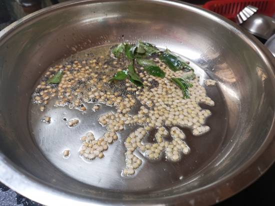 adding curry leaves in rajma sundal recipe| No Onion No Garlic Recipe
