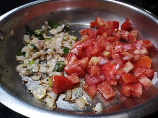 adding chopped tomatoes for tomato rice recipe, how to make tomato rice
