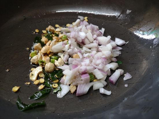 adding onions for upma recipe, how to make upma 