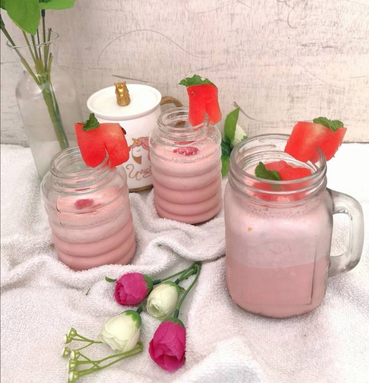 close up view of thick and creamy watermelon milkshake garnished with watermelon chunks and mint leaves, how to make watermelon milkshake recipe