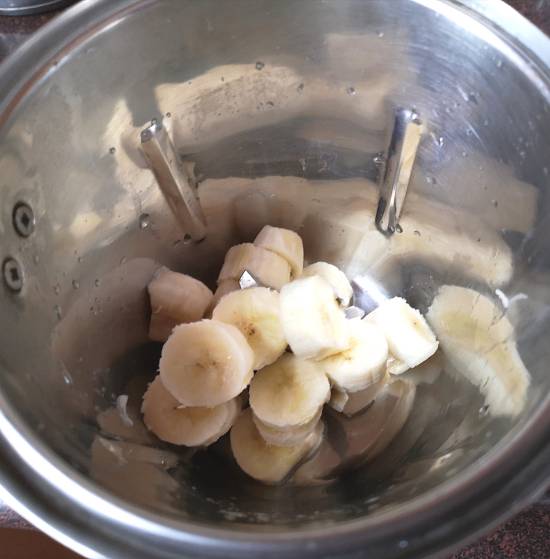 adding banana pieces into the blender, Benefits of Bananas
