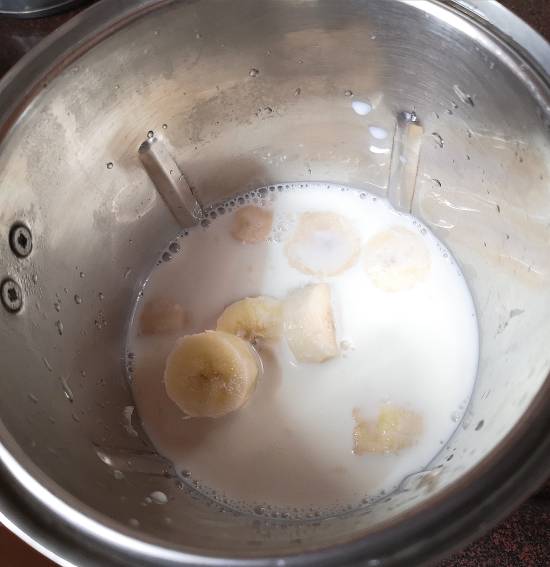 adding cold milk for Banana Milkshake, Benefits of Bananas
