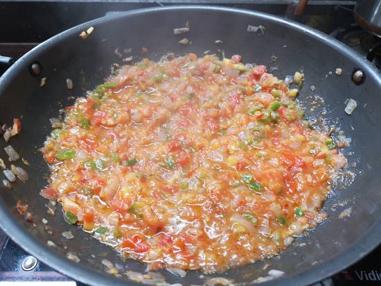 tomatoes are now mushy and pulpy for pav bhaji