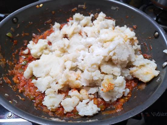 now add mashed potatoes in pav bhaji