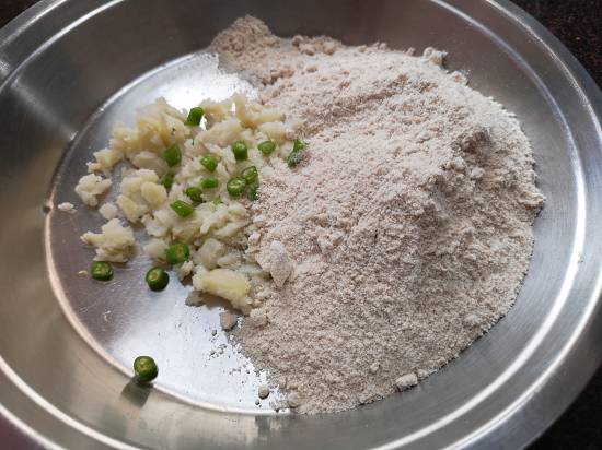 adding amaranth flour in rajgira paratha recipe | navratri recipes