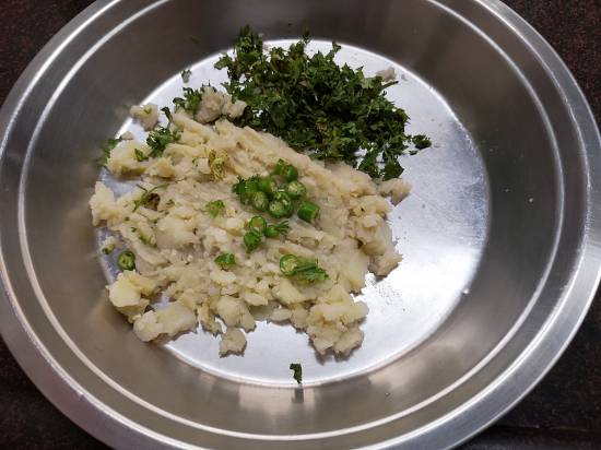 boiled,peeled and mashed potatoes with finely chopped coriander leaves and finely chopped green chilies, aloo mixture for Vrat Wale Kuttu Parathas
