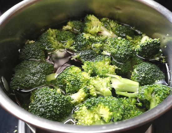 how to steam broccoli 