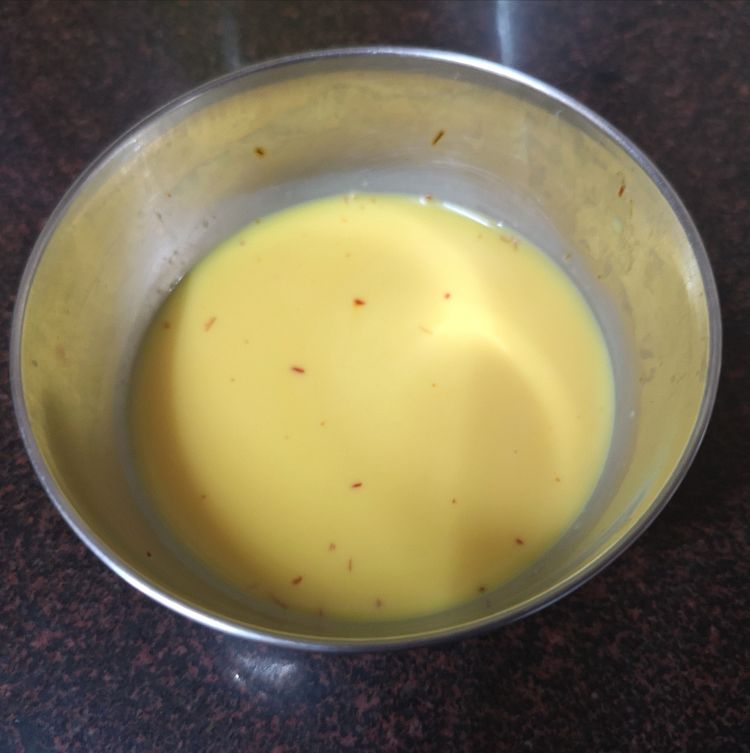 soaking saffron for kesar badam doodh, benefits of kesar, saffron