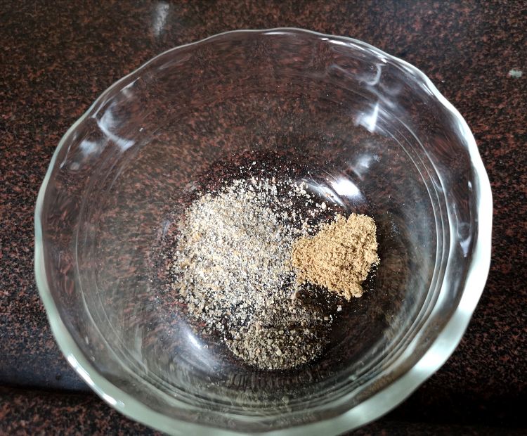pepper powder, cardamom powder and dry ginger power powder for kesar badam doodh recipe 