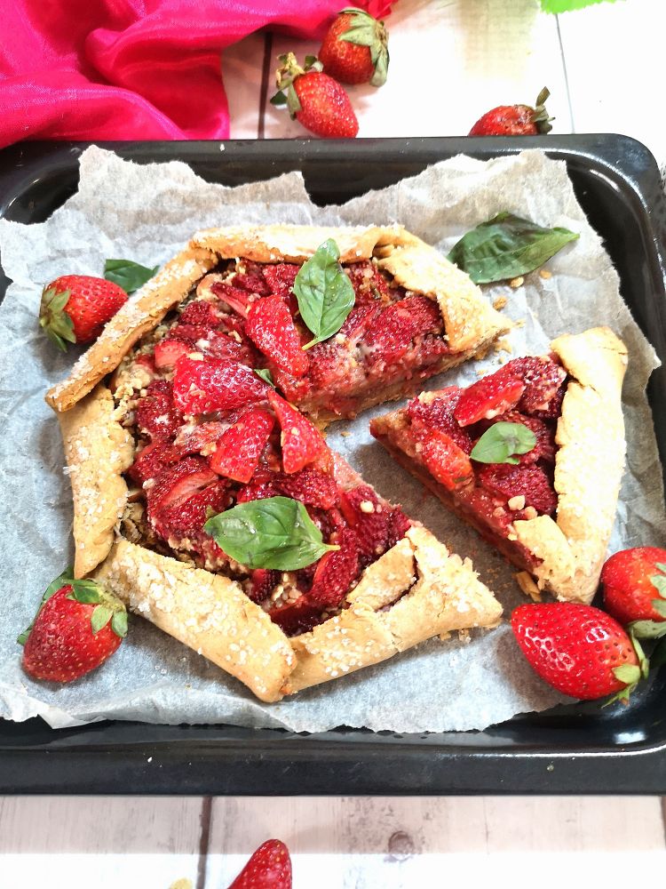 Strawberry Oats Crumble Galette, Easy Recipe of French Tart made with strawberries 