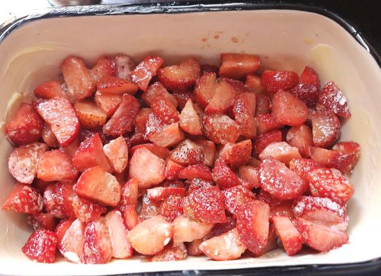 Placing Strawberry and icing sugar filling at the bottom of a baking tray