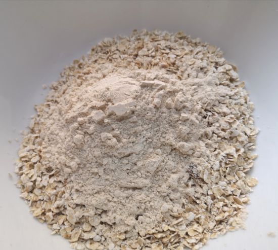 mixing whole wheat flour and roasted oats
