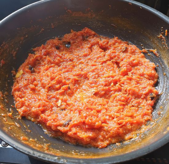 close up view of gajar halwa, ready to be served