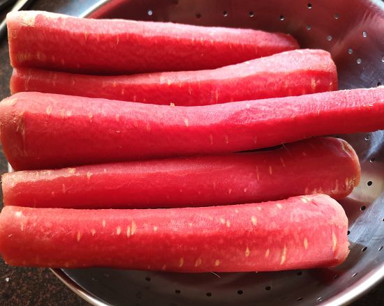 how to peel carrots, gajar for gajar ka halwa