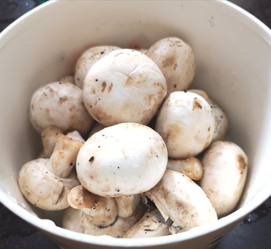 button mushrooms washed for mushroom cutlets recipe
