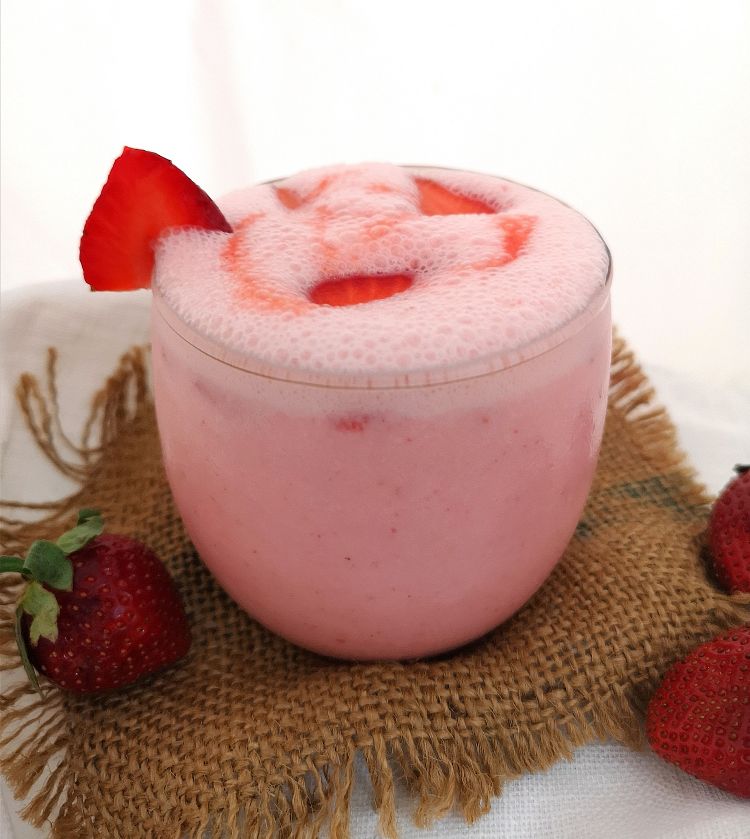 How to make Strawberry Lassi, Strawberry Yogurt Drink Recipe