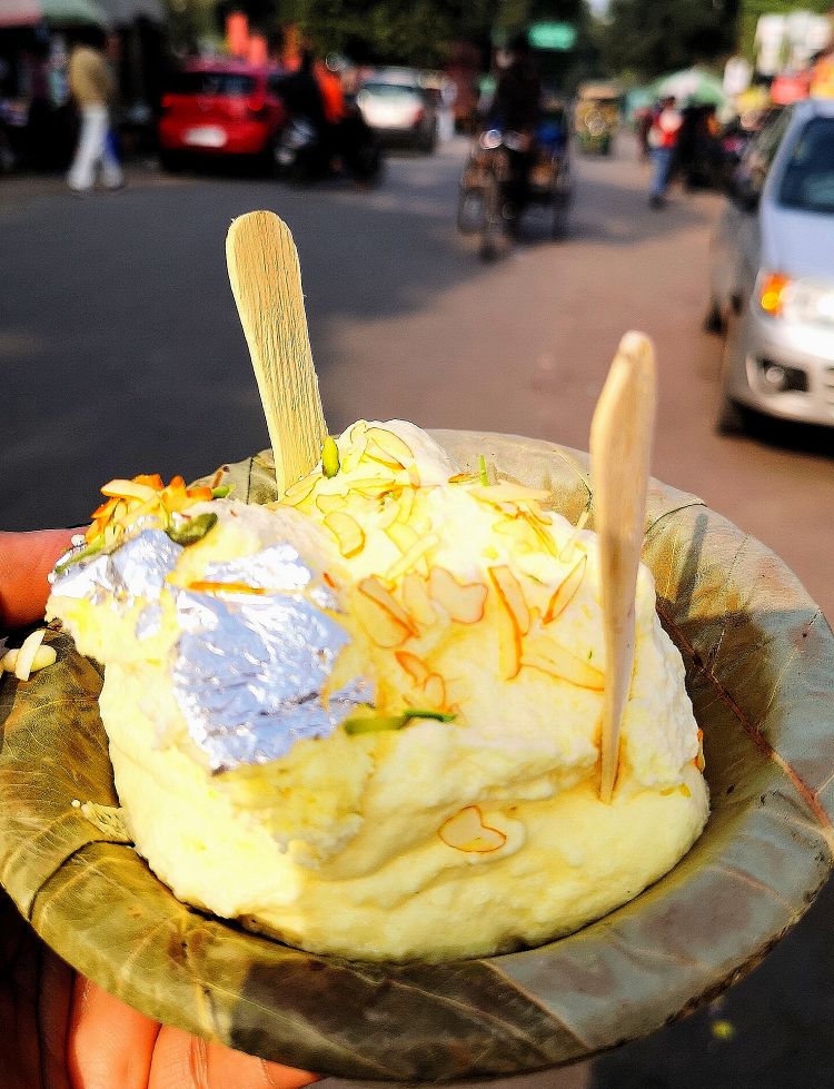 Foodies guide in Lucknow, Where to eat in Lucknow, Makhan Malai at Chowk Lucknow