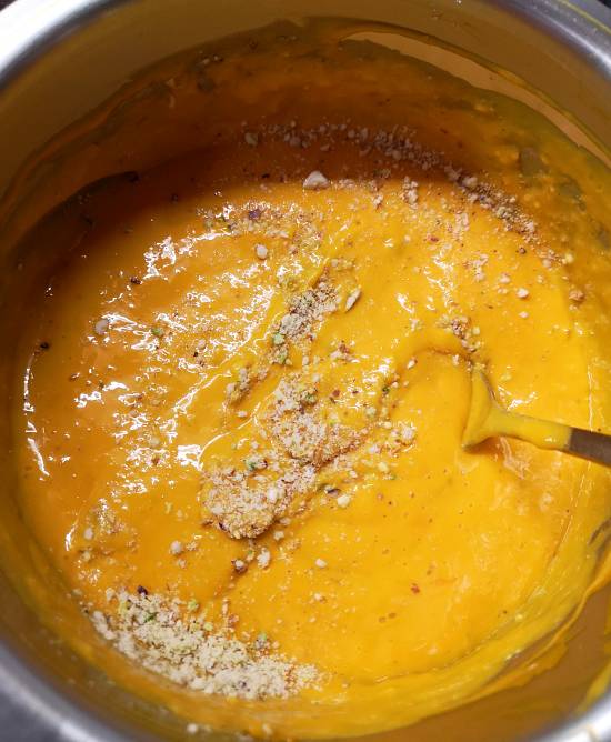 No cook mango matka kulfi recipe, mixing dry fruits powder in mango pulp