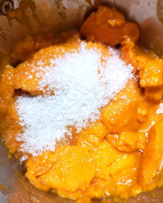 No cook mango matka kulfi recipe, adding sugar in mango pulp for preparing mango matka kulfi