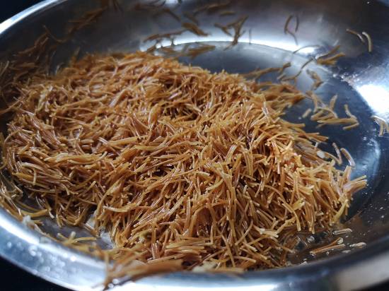 sheer kurma recipe, how to make sheer kurma, roasted vermicelli for 