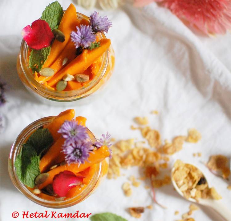 Overnight Oats With Mangoes